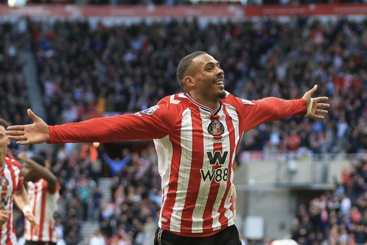 Aston Villa ditahan Sunderland yang bermain dengan 10 pemain. (ig sunderlandafc) - Image