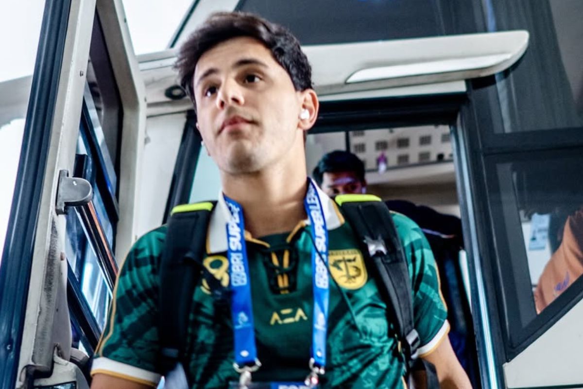 Bruno Moreira saat tandang ke markas Persib Bandung di pekan ke-5 Super League 2025/2026. (Media Persebaya) - Image