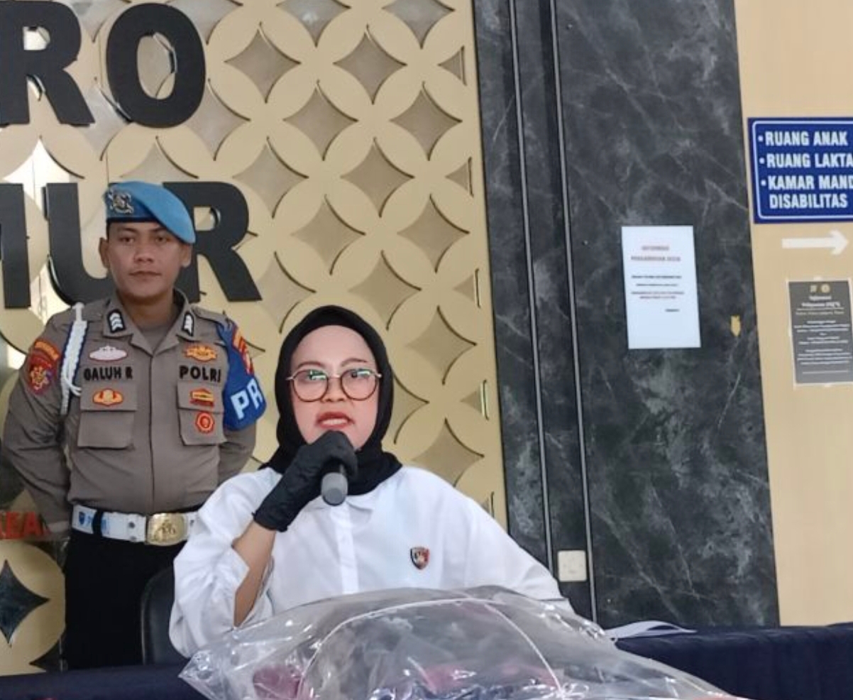 Kepala Unit PPA Polres Metro Jakarta Timur AKP Sri Yatmini saat konferensi pers di Mapolres Metro Jakarta Timur, Senin (22/9/2025). (ANTARA/Siti Nurhaliza) - Image
