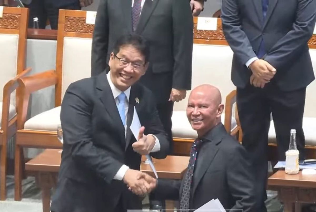Ketua Badan Anggaran DPR RI Said Abdullah bersama Menkeu Purbaya. (R. Nurul Fitriana/JawaPos.com) - Image