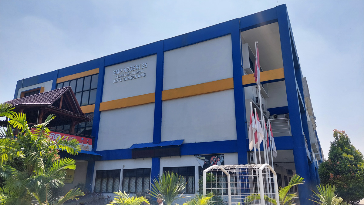 Halaman SMPN 25 Larangan, Kota Tangerang, Banten/(Dimas Choirul/Jawapos.com). - Image