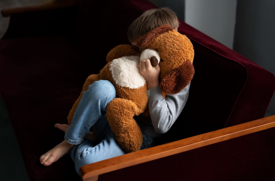 ILustrasi Trauma Masa Kecil - Image