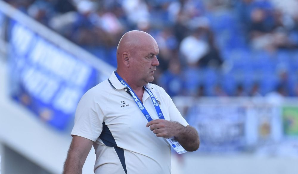 Pelatih Bojan Hodak pastikan Persib tetap fokus meski laga kontra Persita dipindah ke Gianyar. (Dok. Persib) - Image