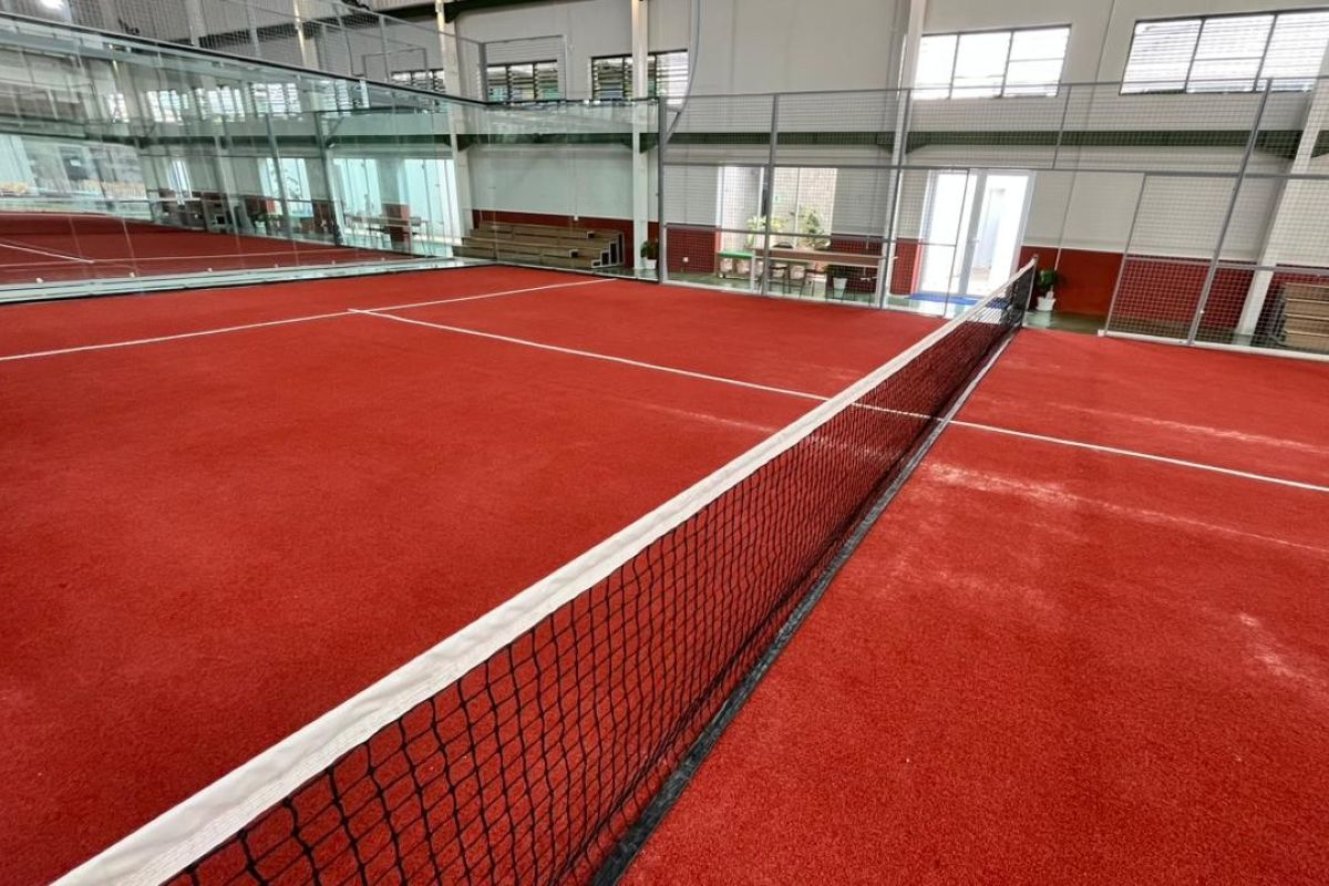 Lapangan padel yang turut hadir di Kota Peruri. (Nanda Prayoga/JawaPos.com) - Image
