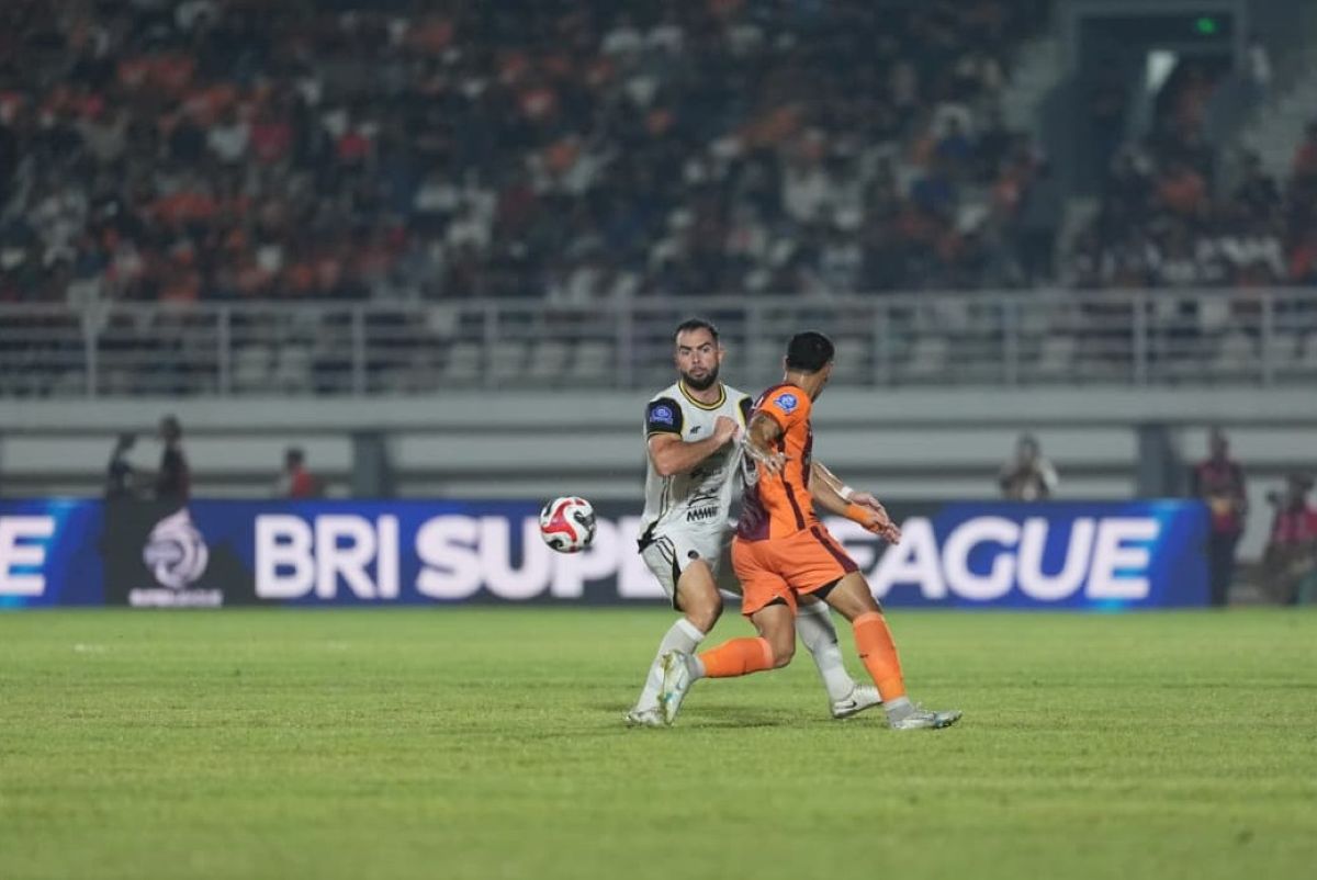 Persija Jakarta kalah 1-3 dari Borneo FC Samarinda di Super League 2025/2026. (Dok. Persija) - Image