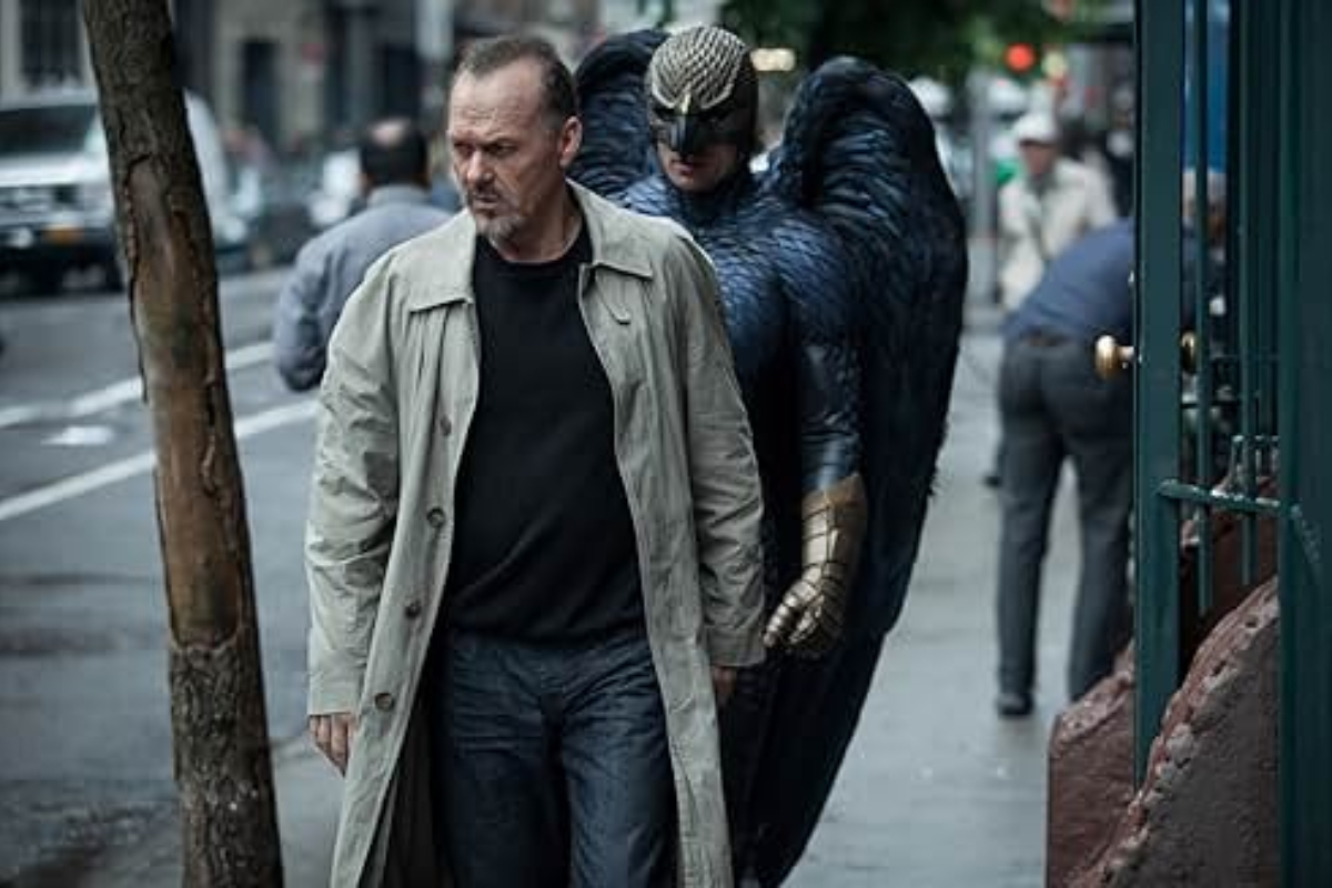 Michael Keaton dalam Film Birdman or (The Unexpected Virtue of Ignorance). (IMDb) - Image