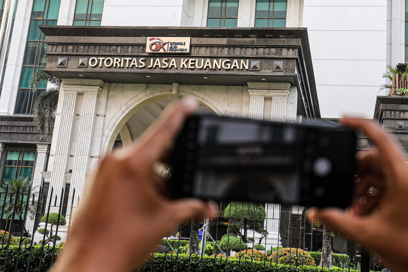 Ilustrasi gedung Otoritas Jasa Keuangan (OJK) di Jakarta, Senin (29/9/2025). (Salman Toyibi/Jawa Pos