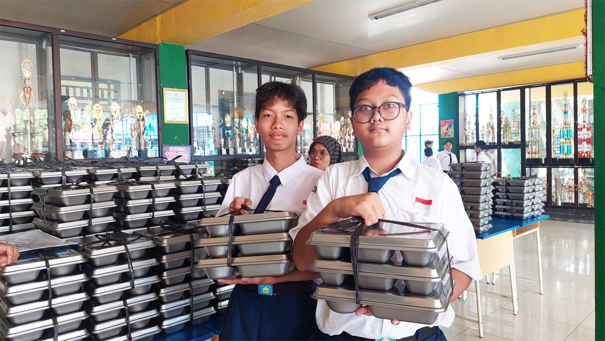 Suasana jam istirahat di SMPN 1 Kota Depok, Senin (29/9)/(Dimas Choirul/Jawapos.com). - Image