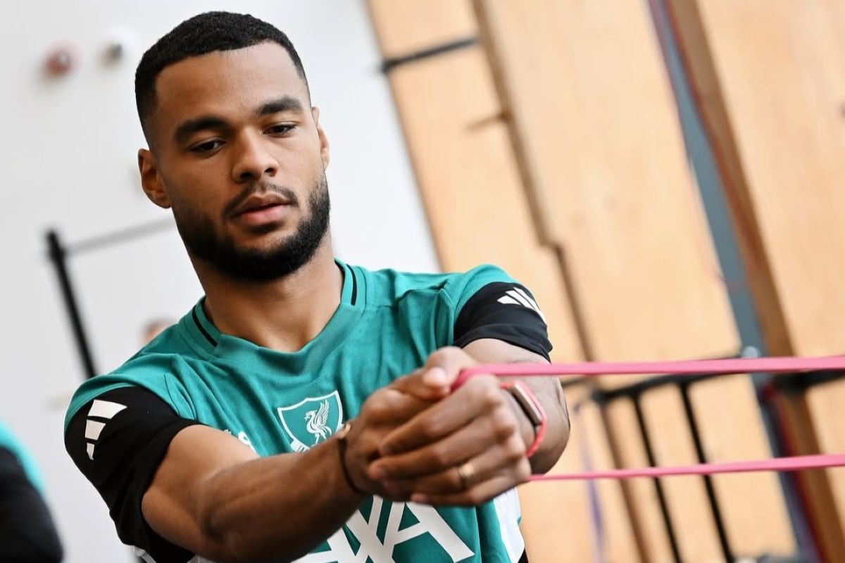 Pemain Liverpool Cody Gakpo berlatih jelang melawan Galatasaray. (Instagram.com/liverpoolfc) - Image