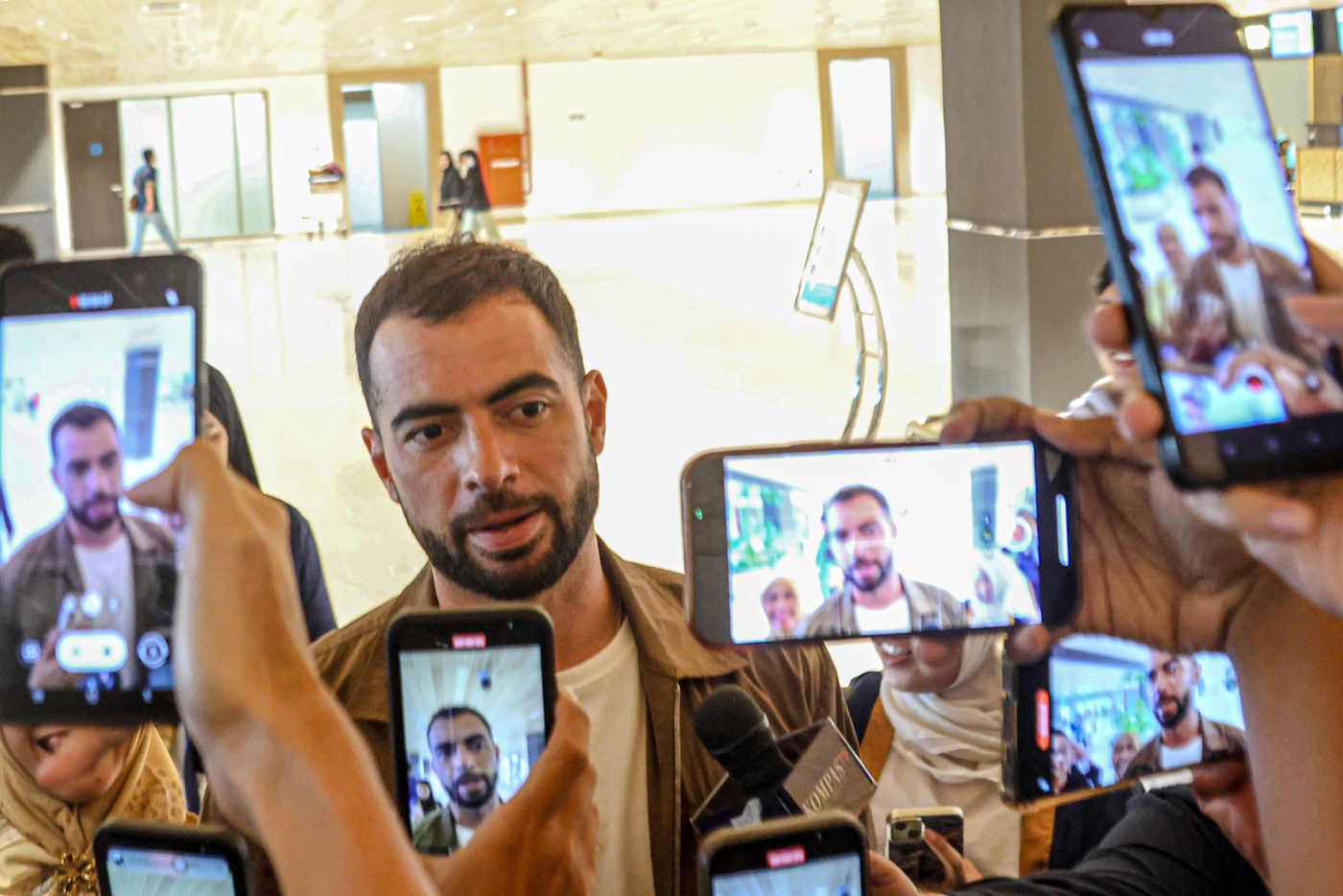 Pemain sepakbola Timnas Jordy Amat berangkat melalui Terminal 2, Bandara Soekarno-Hatta, Tangerang, Kamis (02/10/2025). Pemain sepakbola Timnas Ernando Ari berangkat melalui Terminal 2, Bandara Soekarno-Hatta, Tangerang, Kamis (02/10/2025). (Hanung Hambar
