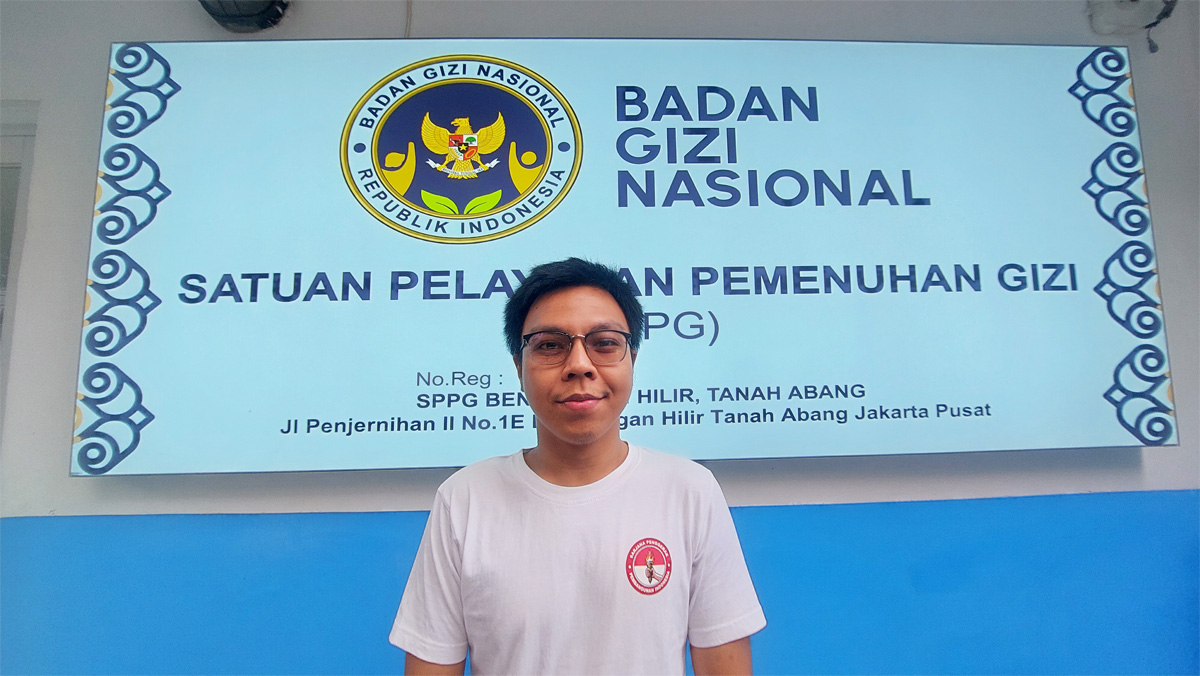 Kepala Satuan Pelaksana Pemenuhan Gizi (SPPG) Bendungan Hilir, Denny Abdullah Nugraha/(Dimas Choirul/Jawapos.com). - Image