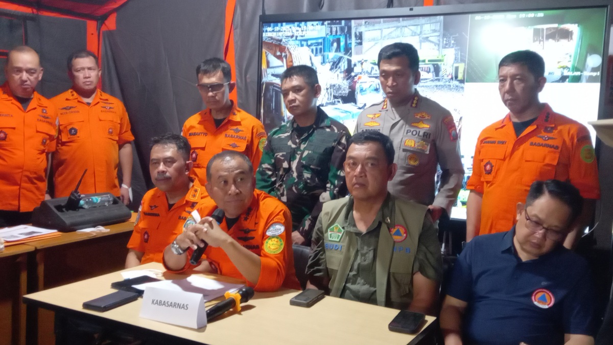 Update Operasi SAR Hari Kedelapan: 12 Jenazah Ditemukan di Reruntuhan Ponpes Al Khoziny Sidoarjo, Total 65 Meninggal. (Novia Herawati/ JawaPos.com) - Image