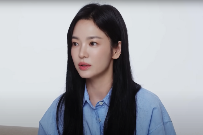 Song Hye Kyo saat melakukan wawancara dengan Vogue Korea. (Vogue Korea) - Image