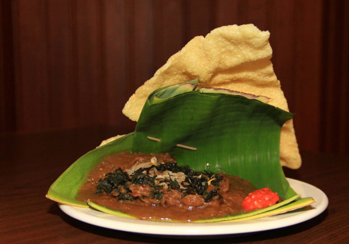 Pecel semanggi, salah satu kuliner ikonik Surabaya (Dok. Indonesia Kaya) - Image