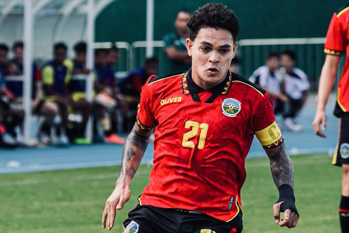 Aksi bintang Persebaya Surabaya Gali Freitas bersama Timor Leste. (Instagram @galifreitas21) - Image