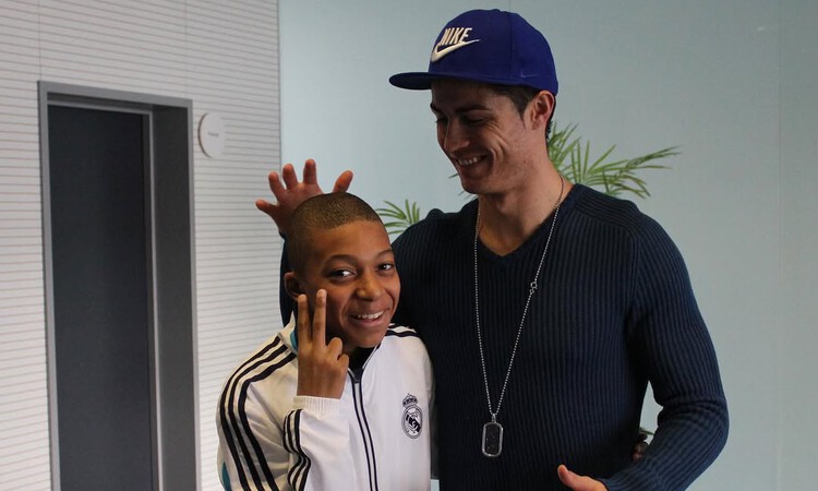 Kylian Mbappe dan Cristiano Ronaldo (Instagram @k.mbappe) - Image
