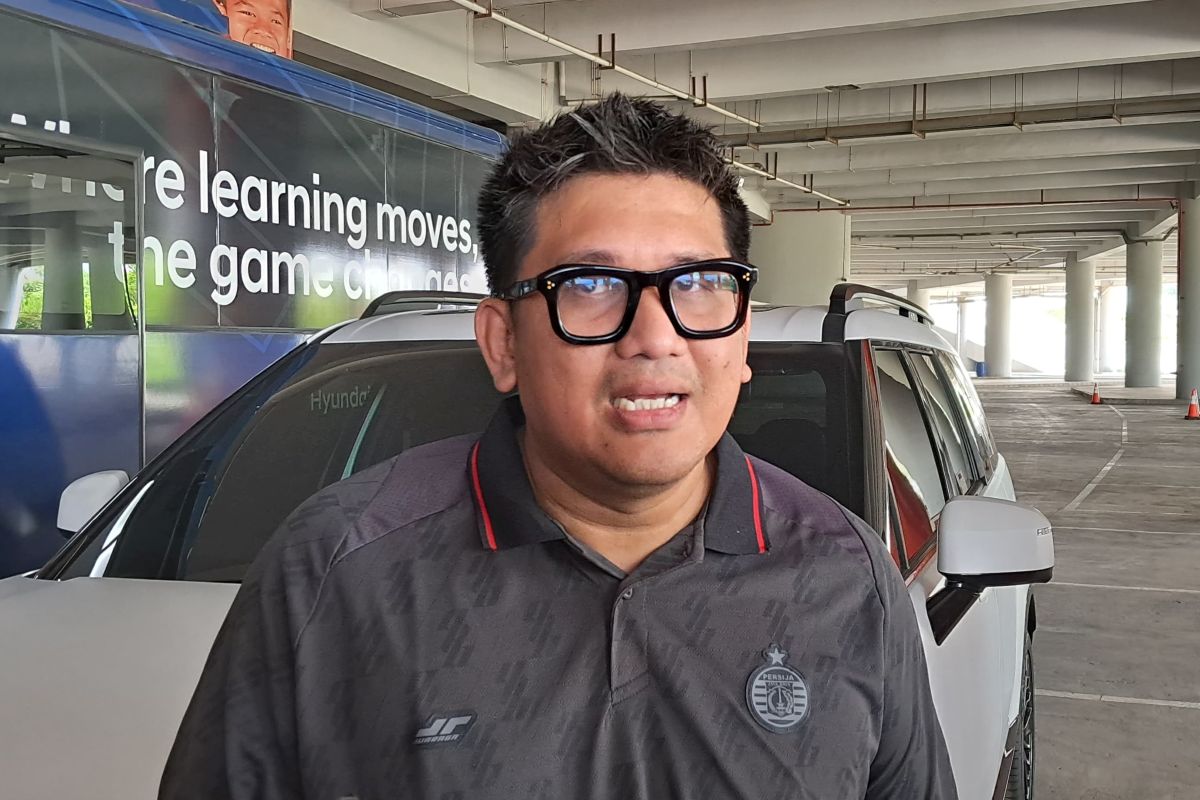 Ketua Umum PP The Jakmania Diky Soemarno berharap laga melawan Persebaya jadi momentum bangkit Persija Jakarta di laga tandang. (Dimas Damadhan/JawaPos.com) - Image