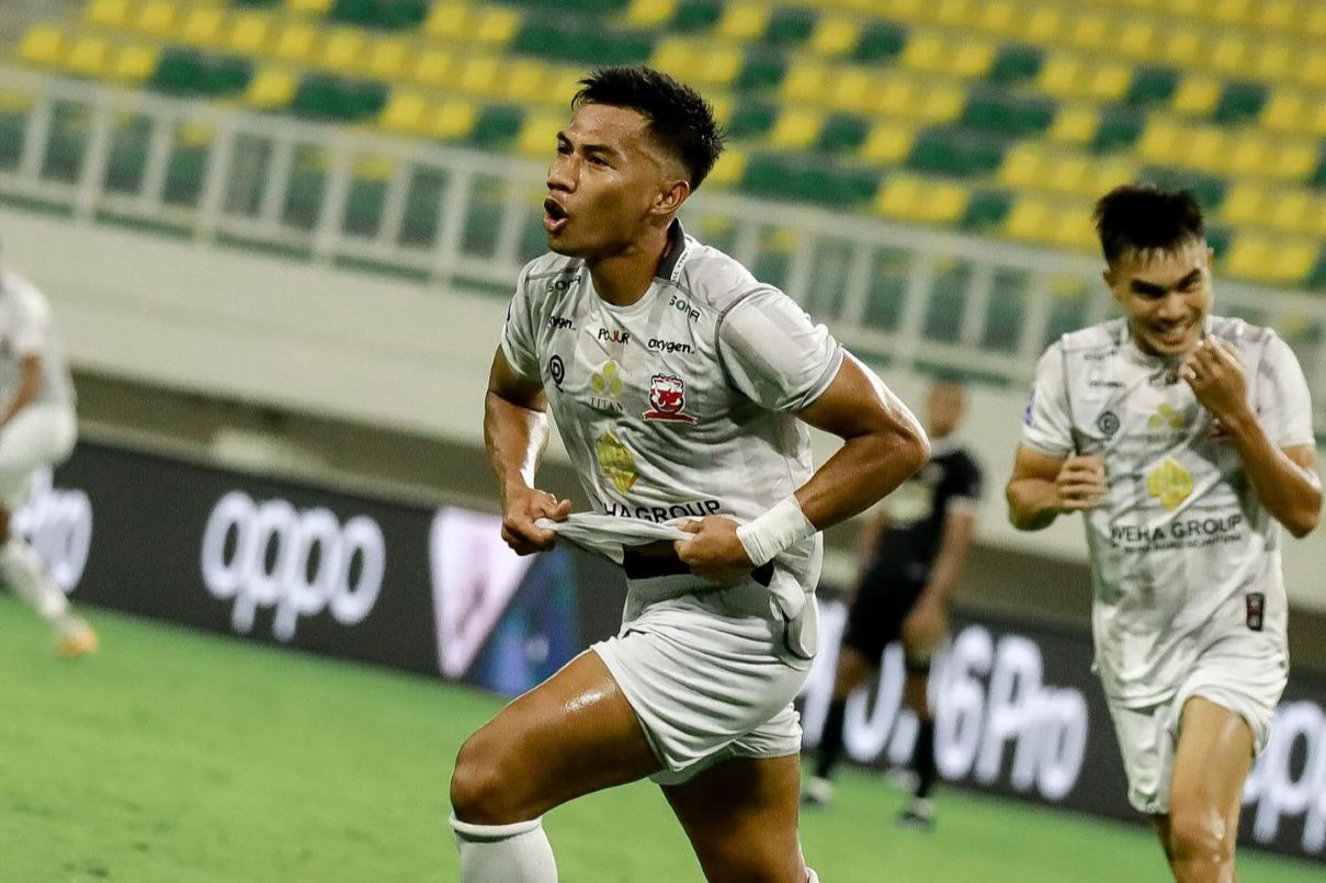 Pemain Madura United Ahmad Nufiandani setelah cetak gol lawan Dewa United. (Dok. Madura United) - Image