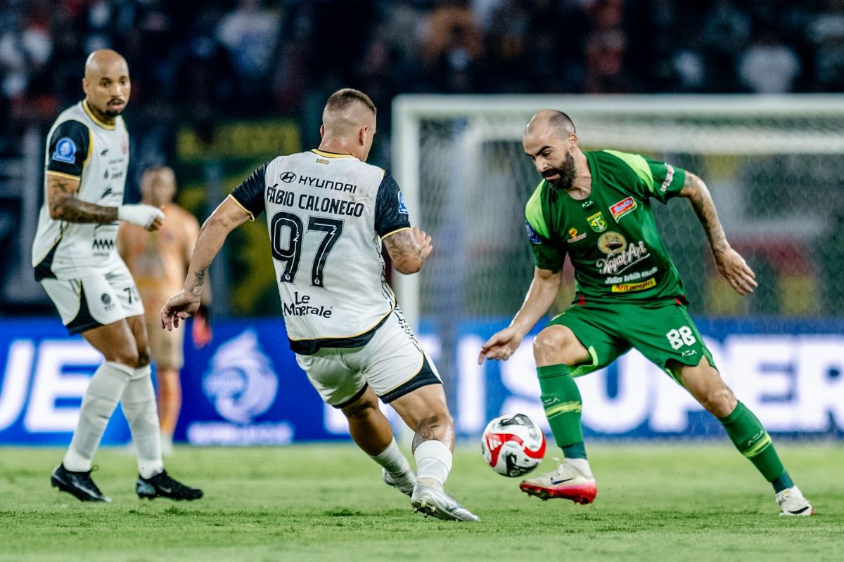 Persebaya Surabaya kalah 1-3 dari Persija Jakarta. (Persebaya Surabaya) - Image