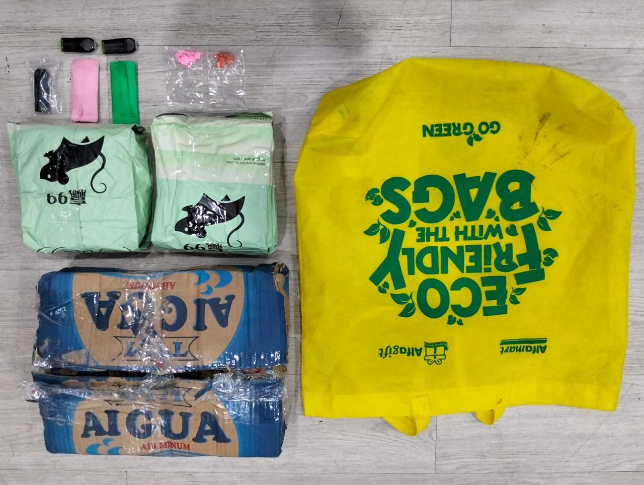 Barang bukti dan pengedar narkoba yang ditangkap di Kelapa Gading, Jakut. Kedua pengedar kini sudah menjadi tersangka. (Polda Metro Jaya) - Image