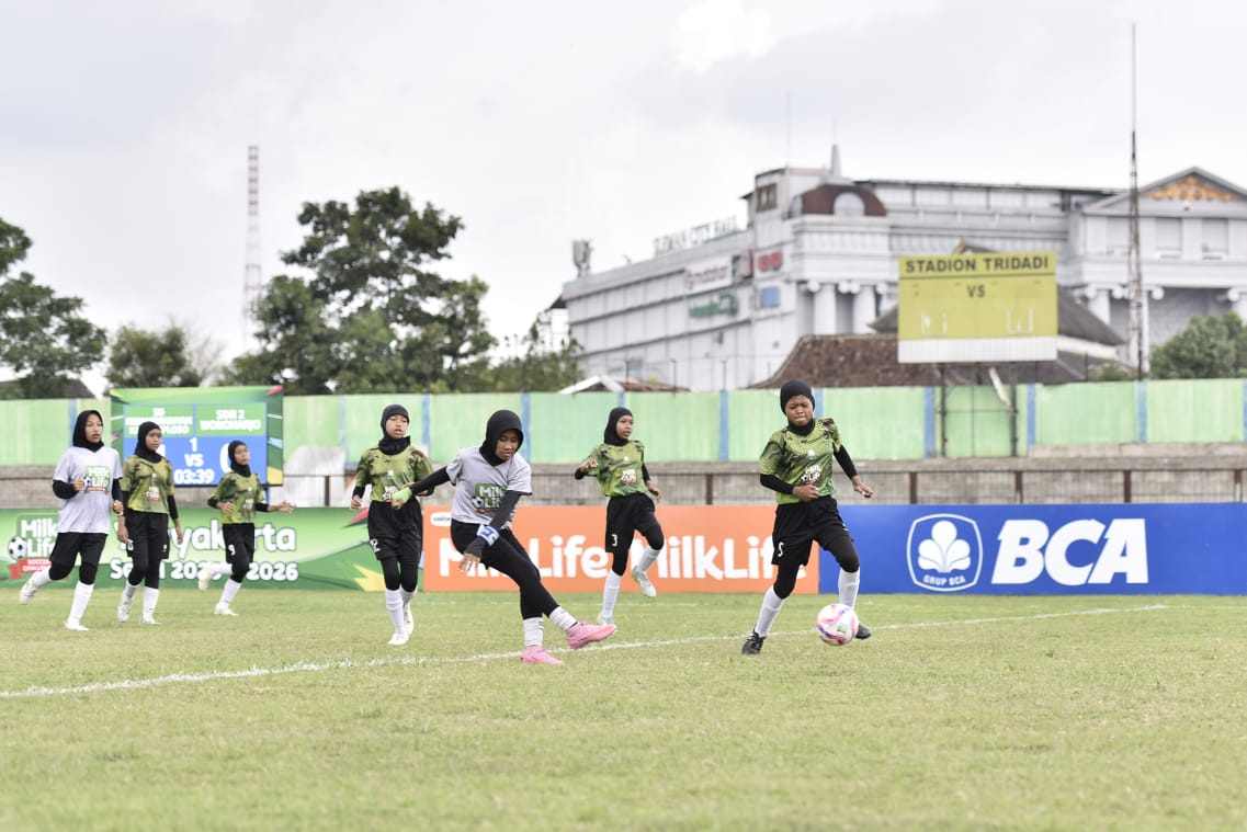 Partai final MilkLife Soccer Challenge (MLSC) Yogyakarta Seri 1 2025 - 2026 yang berlangsung di Stadion Tridadi, Minggu (19/10). (Foto-foto: Dok. Milklife)