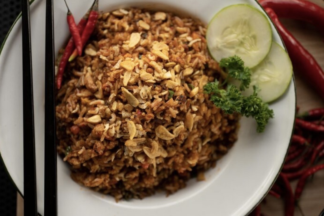 Ilustrasi nasi goreng terenak dan terkenal di bandung (Freepik) - Image