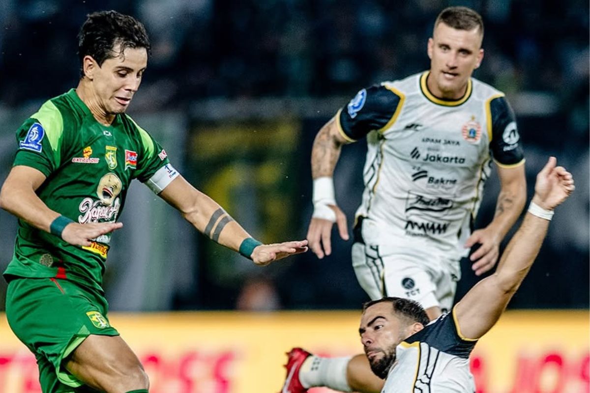 Persebaya Surabaya wajib benahi sistem scouting mereka di level senior agar bicara banyak di Super League 2025/2026. (Persebaya Surabaya) - Image