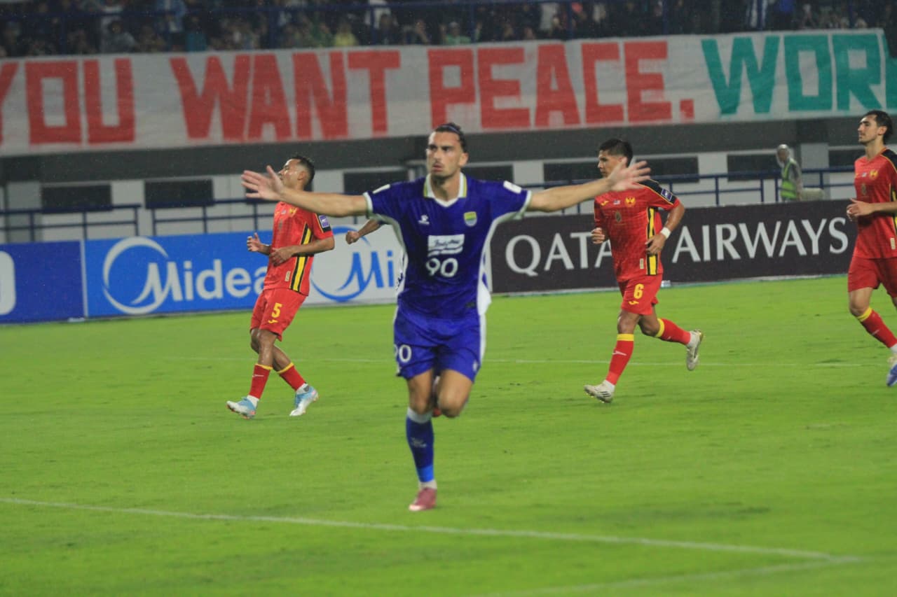 Penyerang Persib Bandung Andrew Jung. (Istimewa) - Image