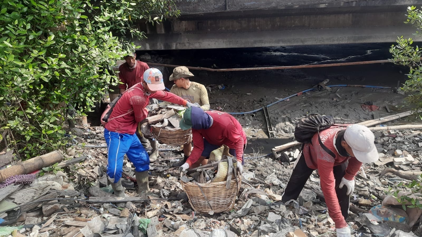 Jelang Musim Hujan 2025, Pemkot Surabaya Maksimalkan Infrastruktur untuk Cegah Banjir. (Humas Pemkot Surabaya) - Image