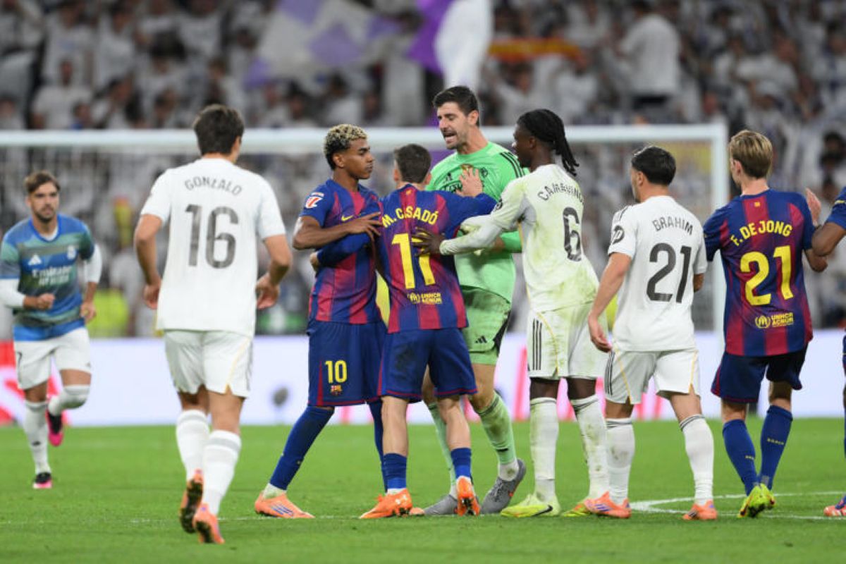 Suasana panas usai El Clacasio, Lamine Yamal terlibat adu mulut dengan Courtois dan Vinicius Jr. (Athlon Sports) - Image