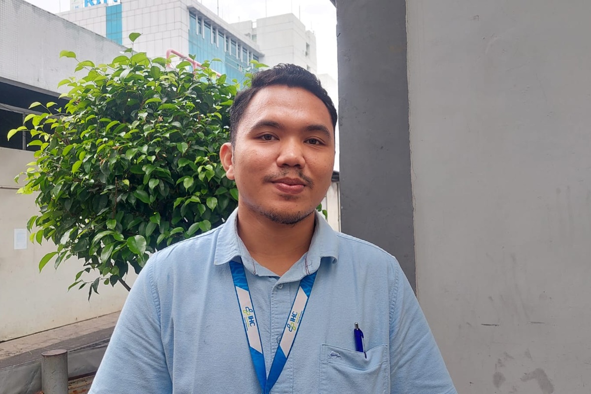 Staf HSE (Health, Safety, and Environment) IHC Rumah Sakit Pusat Pertamina (RSPP) Egen Rohidup. (Dimas Choirul/Jawapos.com)