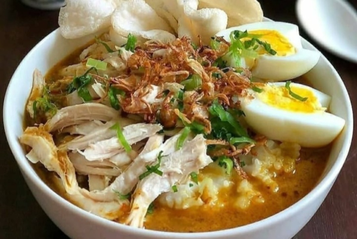 Ilustrasi bubur ayam topping brutal alias melimpah. (Pinterest/ Anna DUbbah) - Image