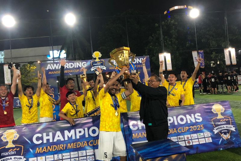SCTV untuk ketiga kalinya menjuarai turnamen sepak bola antarmedia, Mandiri Media Cup 2025, lewat kemenangan dramatis atas SKOR Indonesia melalui adu penalti di final. (ANTARA) - Image