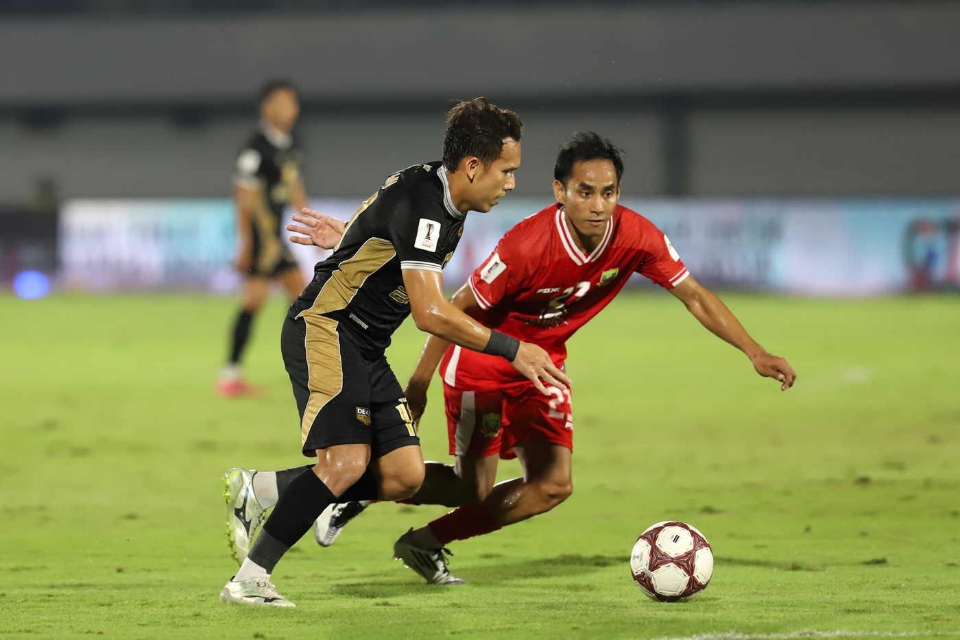 Dewa United Banten va Shan United pada pertandingan AFC Challenge Club di Stadion Indomilk Arena, Ka