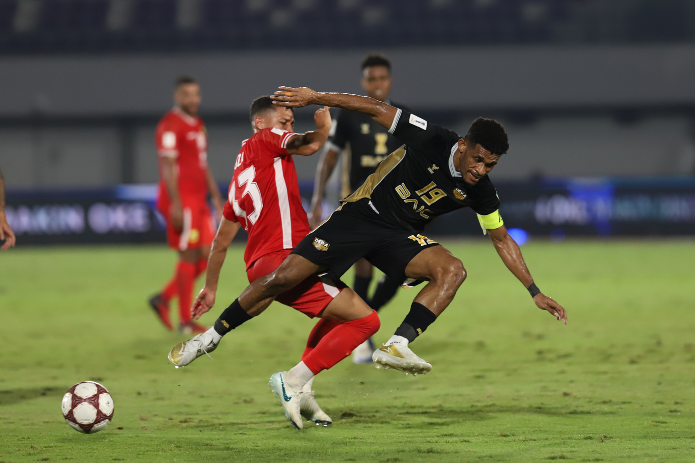 Dewa United Banten va Shan United pada pertandingan AFC Challenge Club di Stadion Indomilk Arena, Ka