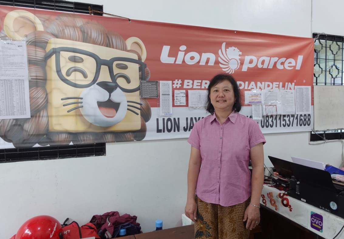 Ida Kusumawati, salah seorang warga Surabaya yang hidupnya berubah setelah membuka agen logistik. (Istimewa) - Image