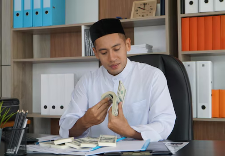 seseorang yang rezekinya kian meningkat Sumber foto: Freepik/EyeEm - Image