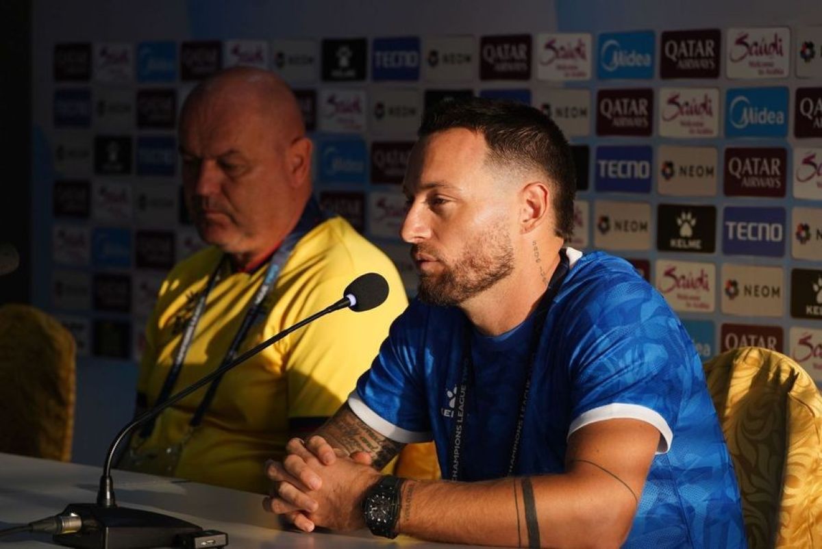 Kapten Marc Klok dan dan Pelatih Persib Bojan Hodak. (Dok. Persib) - Image