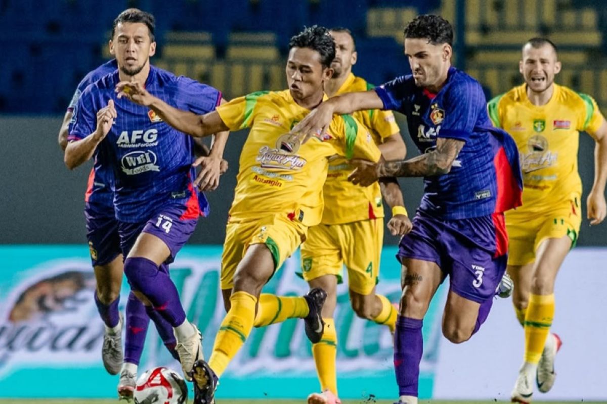 Aksi Catur Pamungkas di laga imbang Persebaya Surabaya lawan Persik Kediri. (Dok. Persebaya Surabaya) - Image