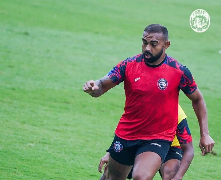 Bintang Arema FC, Dalberto Belo menjalani sesi latihan jelang menghadapi Persebaya. (Dok. Media Arema FC) - Image