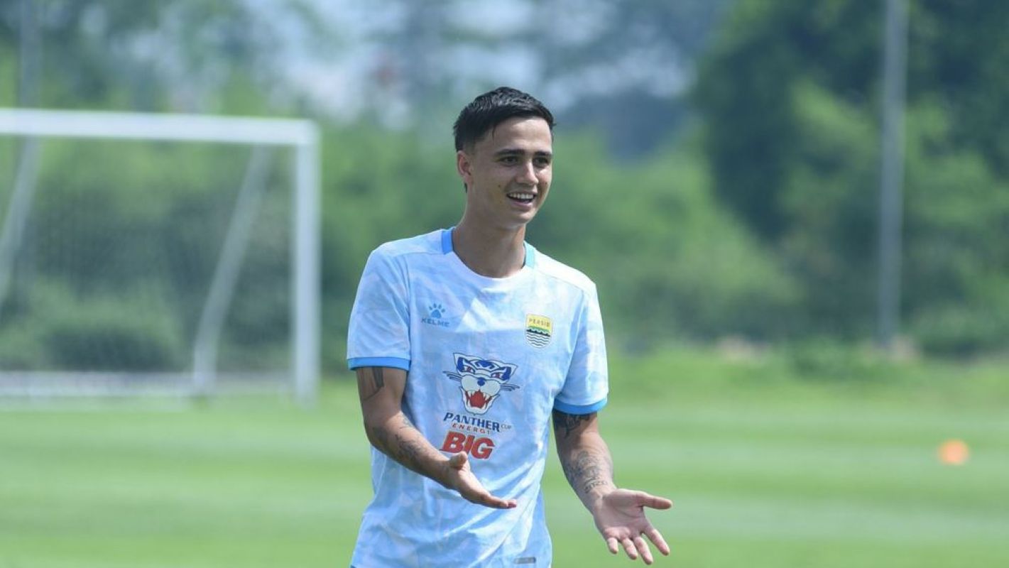 Eliano Reijnders kembali ke Persib Bandung, usai liburan kea Belanda. (persib.co.id) - Image