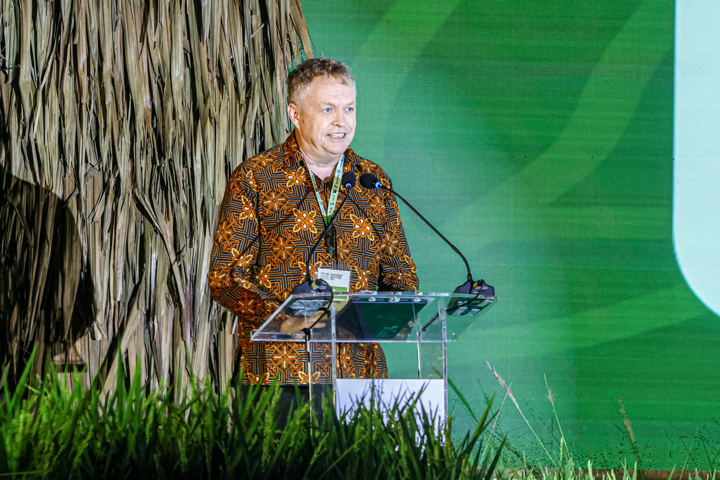 Executive Director Preferred by Nature Peter Feilberg memberi sambutan di International Sustainable