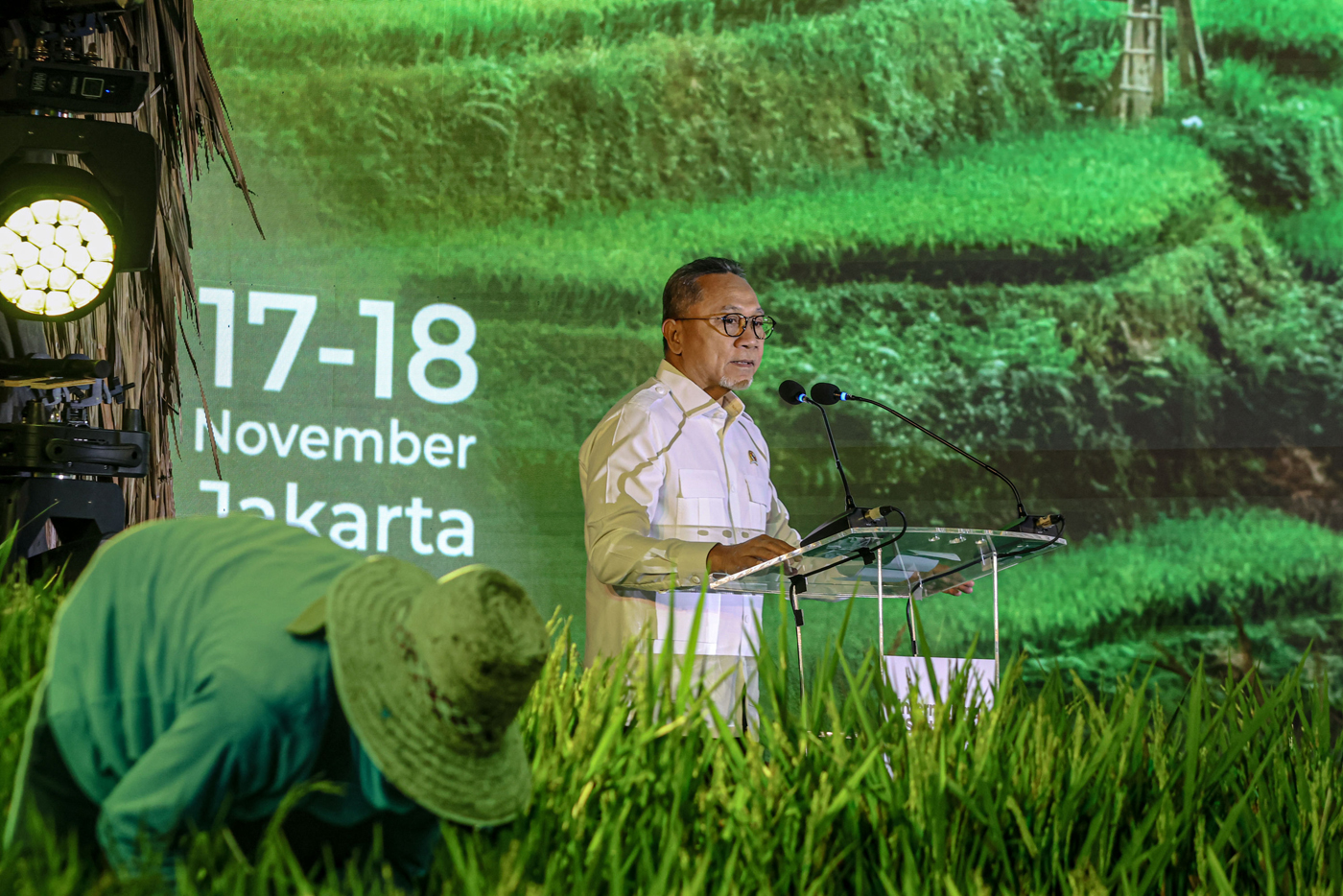 Menteri Koordinator Bidang Pangan Zulkifli Hasan memberi sambutan di International Sustainable Rice
