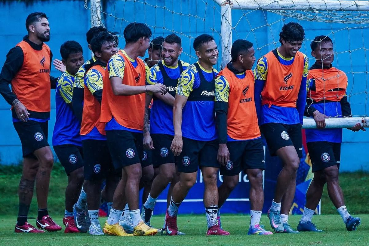 Arema FC siap mengamuk di kandang Persebaya Surabaya pada Derbi Jawa Timur di Super League 2025/2026. (Arema FC) - Image