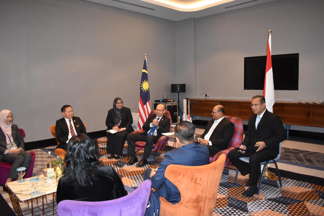 Indonesia dan Malaysia mempercepat pembangunan kawasan perbatasan melalui Persidangan ke-40 Jawatankuasa Kerja/Kelompok Kerja Pembangunan Sosio-Ekonomi (JKK/KK) SOSEK MALINDO. - Image