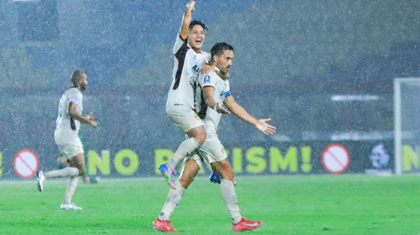 Persija Jakarta tertinggal 0-1 dari Persik Kediri lewat gol tendangan bebas Ezra Walian. (Dok. Persik) - Image