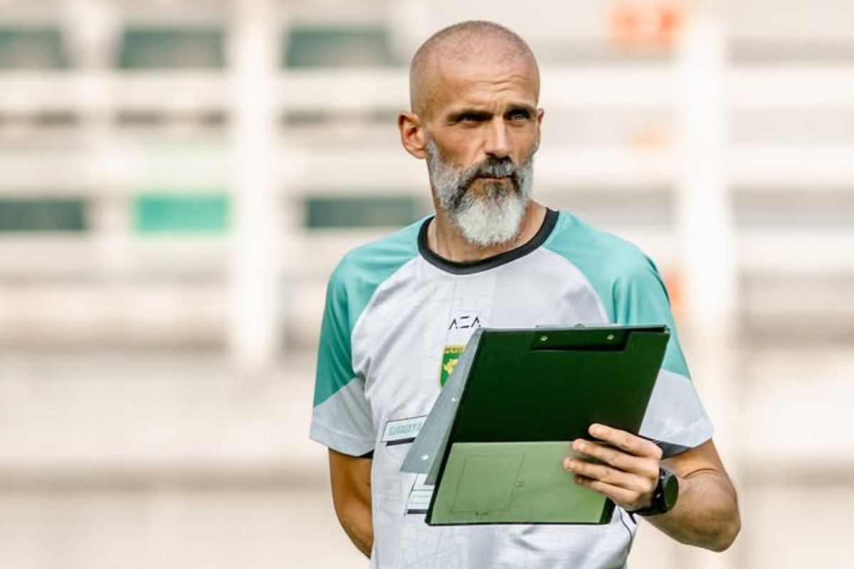 Eduardo Perez tak lagi menukangi Persebaya Surabaya. (Persebaya Surabaya - Image