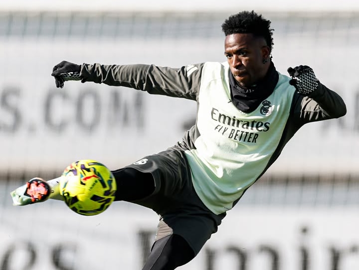 Vinicius Tegas Menolak Kontrak Baru Real Madrid, Xabi Alonso Jadi Alasannya - Image