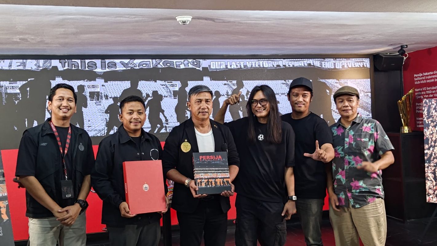 Persija Jakarta meluncurkan buku foto gambarkan perjuangan Macan Kemayoran selama lima tahun terakhir, tepatnya setelah Covid-19. (Dimas Ramadhan/JawaPos.com) - Image