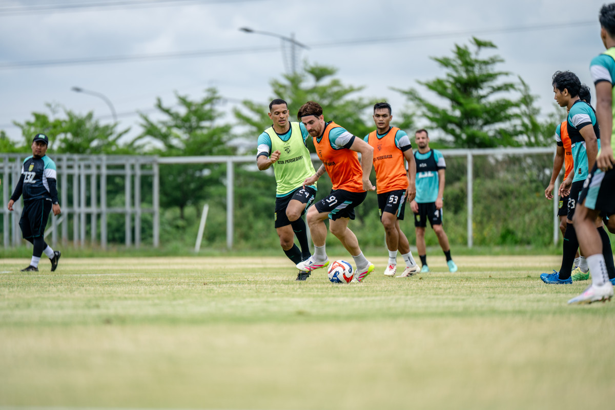 Kondisi Persebaya Surabaya dijamin siap tempur hadapi Bhayangkara FC meski tanpa pelatih kepala. (Dok. Persebaya Surabaya) - Image